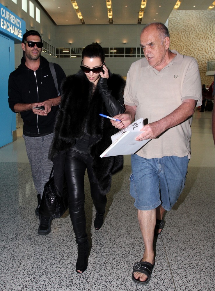 Kim Kardashian 12 11 2012 02 i