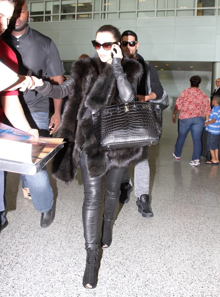 Kim Kardashian 12 11 2012 02 b