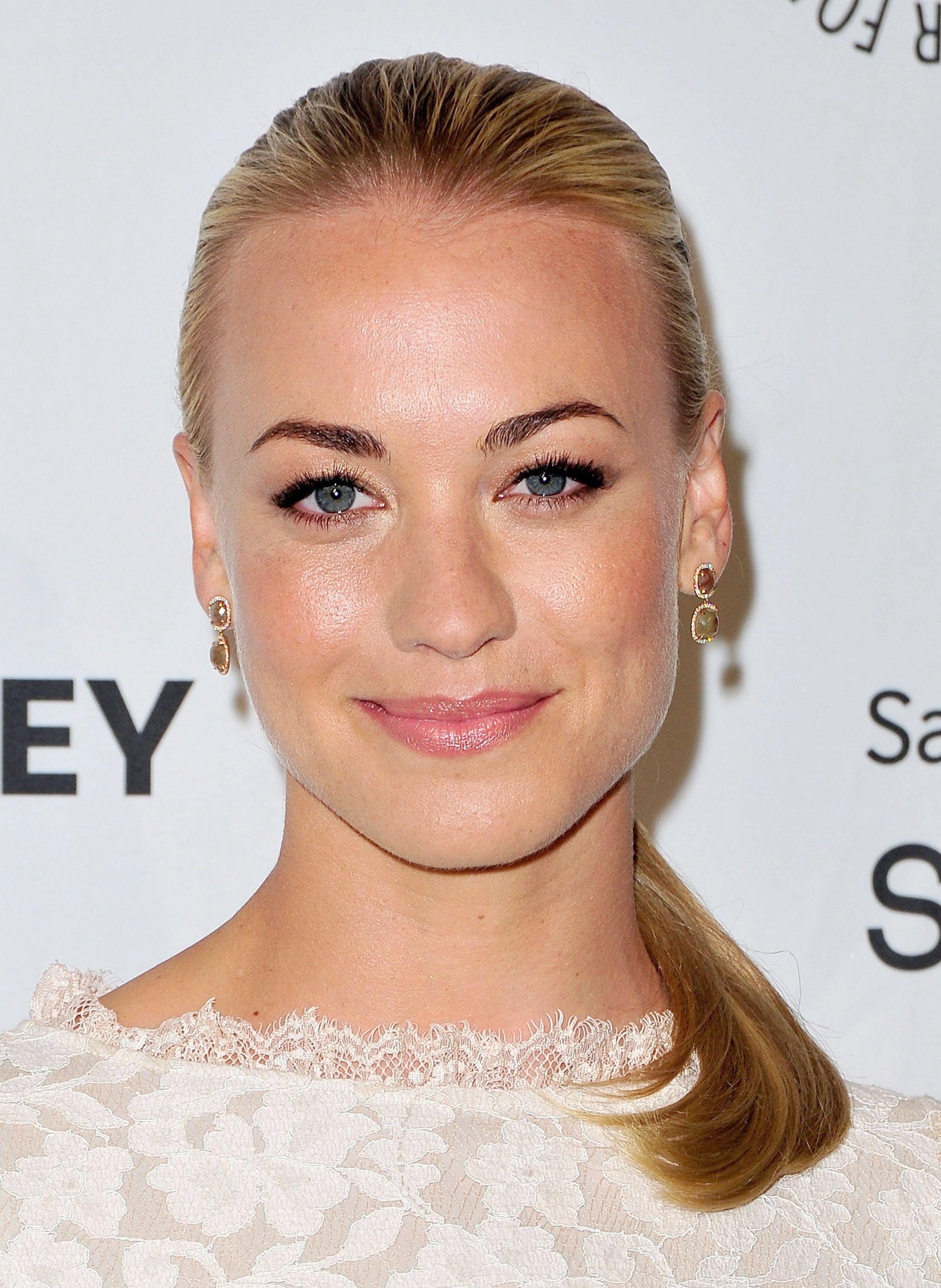 Yvonne Strahovski Images