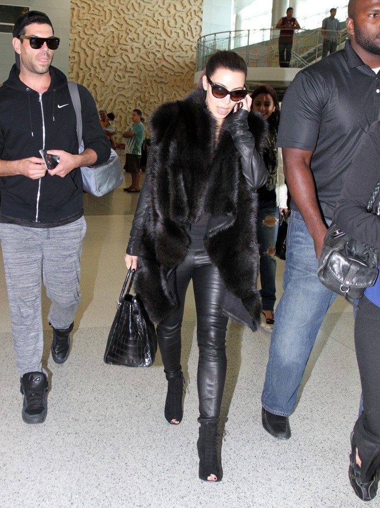 Kim Kardashian 12 11 2012 02 f